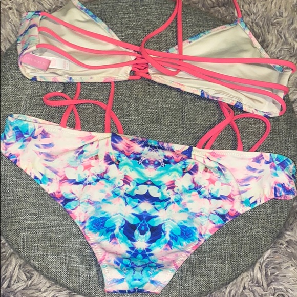 Vs bikini - Picture 2 of 3